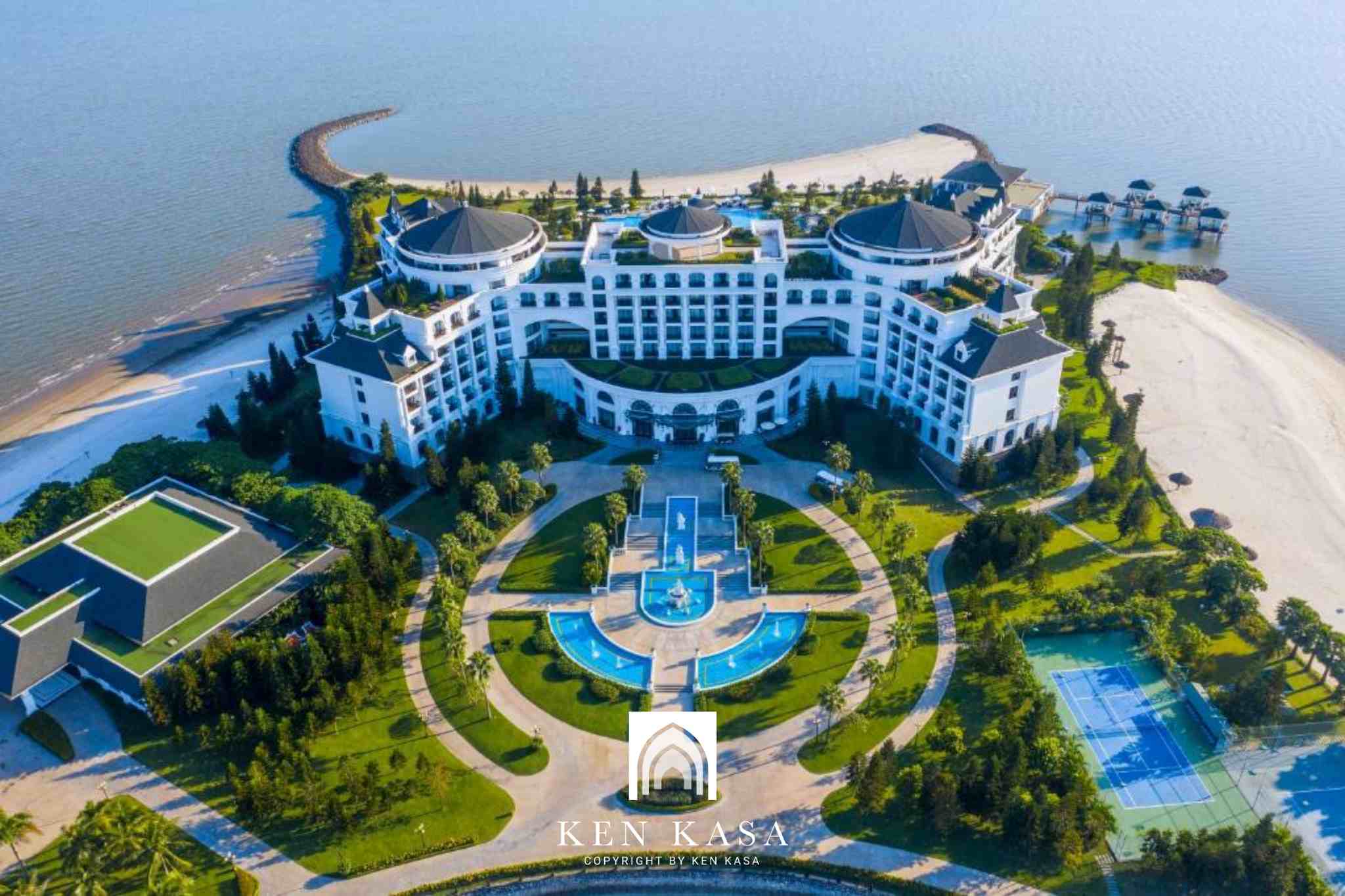 Góc nhìn chính diện tại kiến trúc ngoại thất của Vinpearl resort spa hạ long 